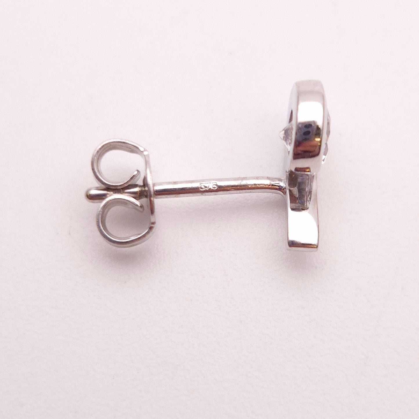 9ct White Gold Round Cubic Zirconia CZ Teardrop Wave Stud Earring