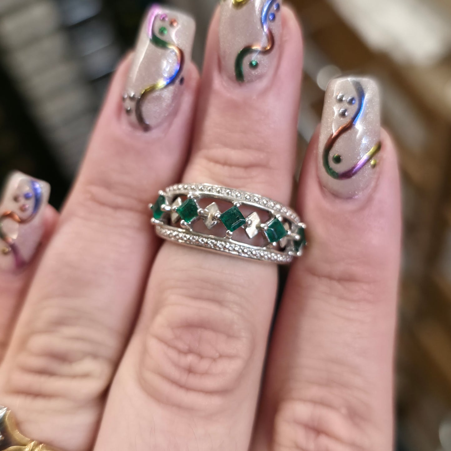 Sterling Silver Green Stone Cut-out Detailed Geometric Art Deco Style Band Ring