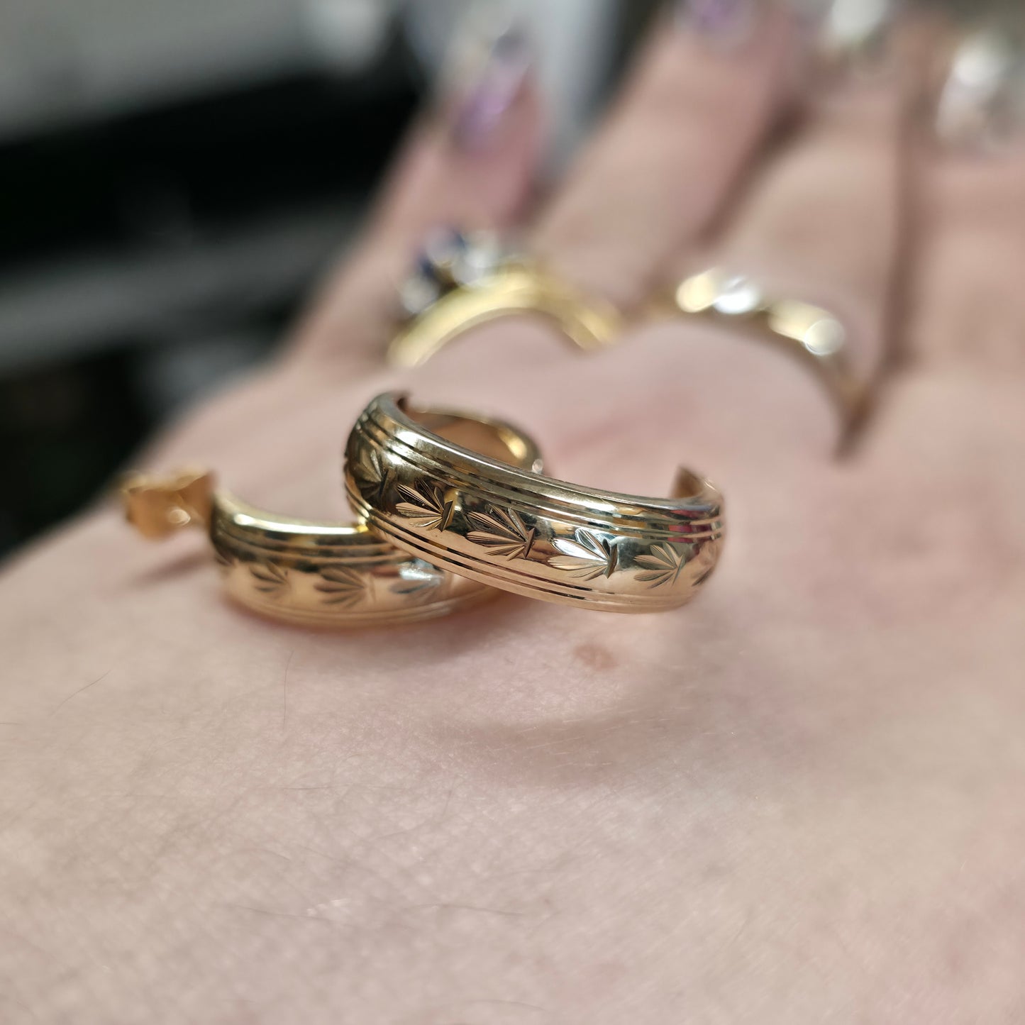 9ct Yellow Gold Diamond Cut Lightweight Hoop Style Earrings