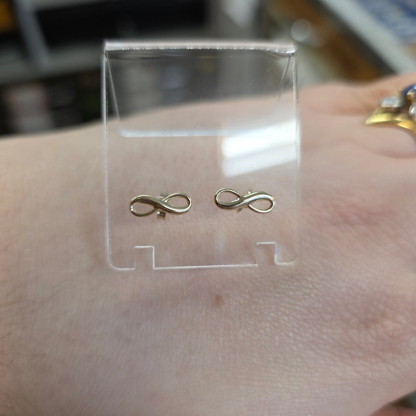 9ct Yellow Gold Small Lightweight Infinity Stud Earrings