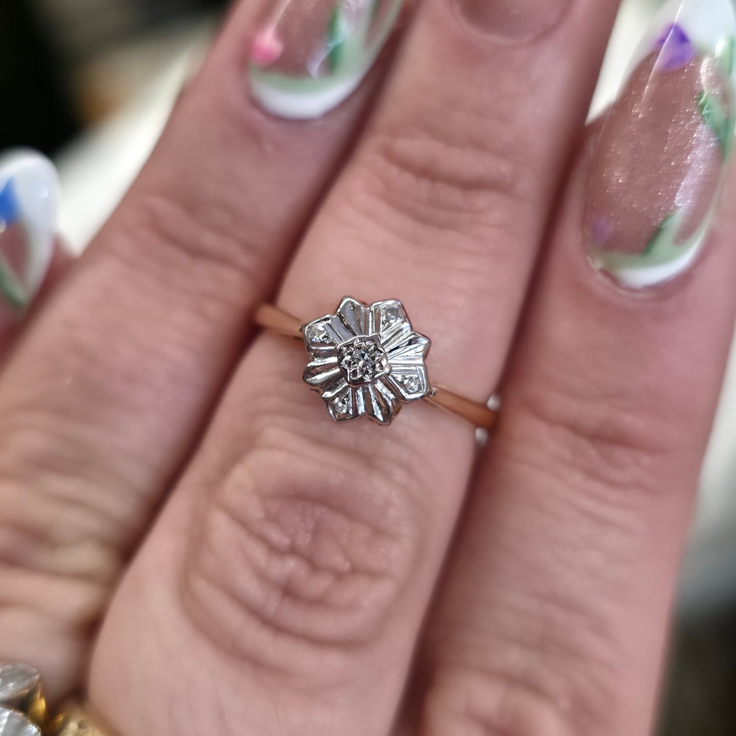 18ct Yellow Gold Antique Diamond Set Flower Shaped Head Ring