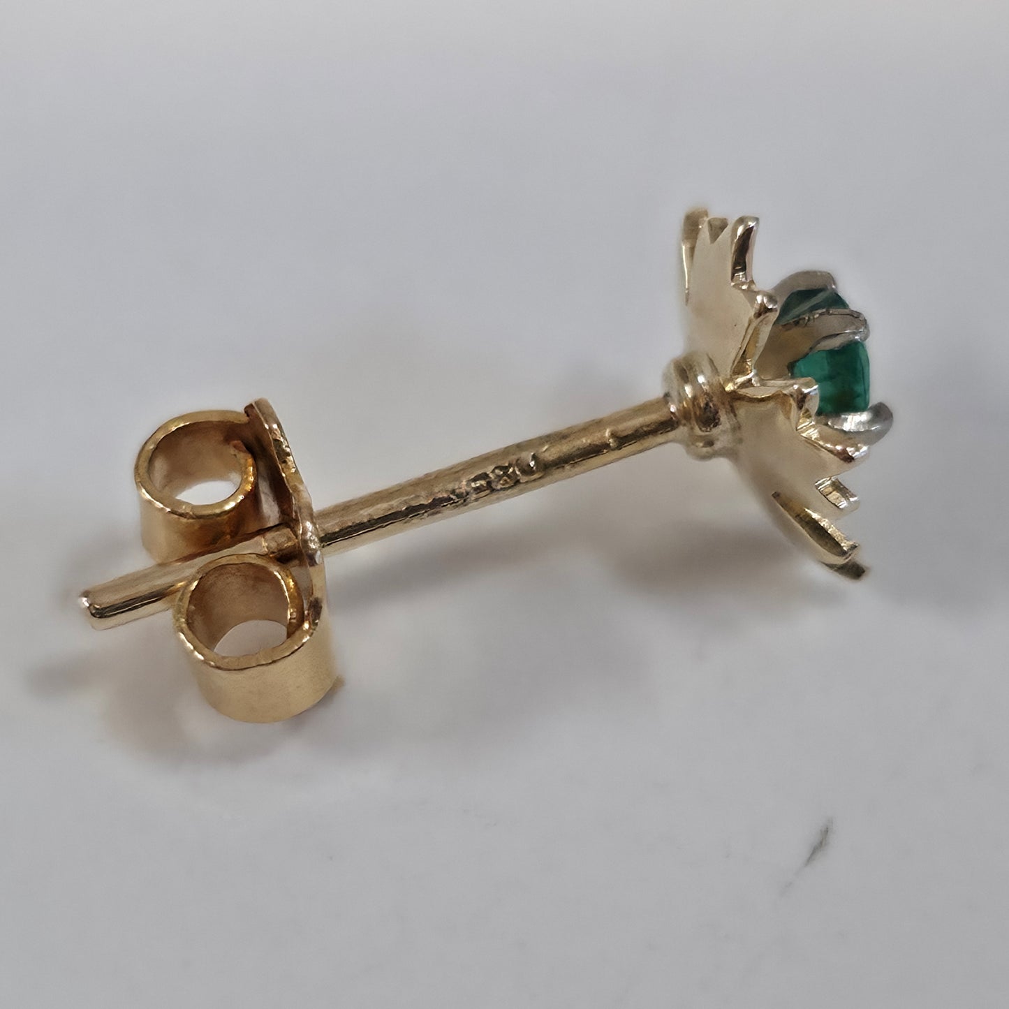 18ct Yellow Gold Vintage Emerald Solitaire Set Flower Stud Earrings