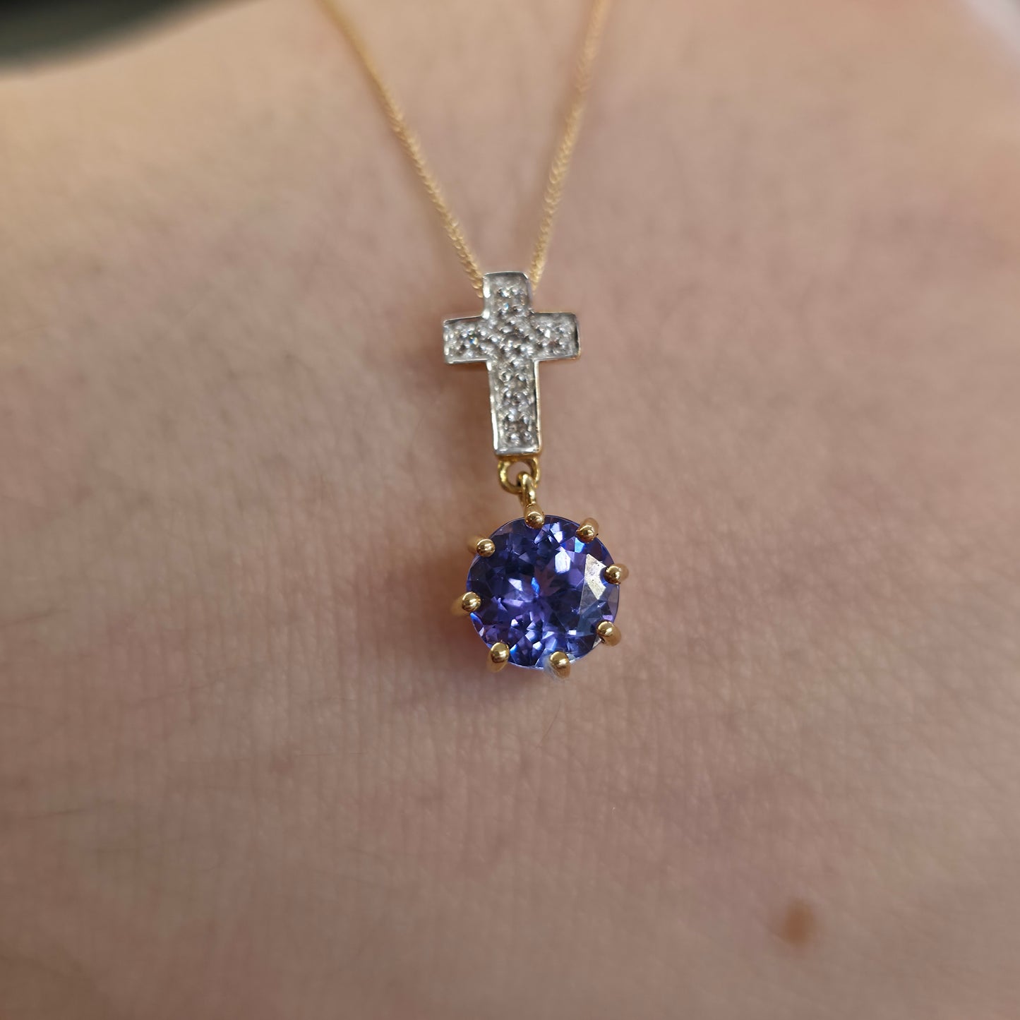 18ct Yellow Gold Unique Round Cut Tanzanite And Diamond Cross Pendant Necklace