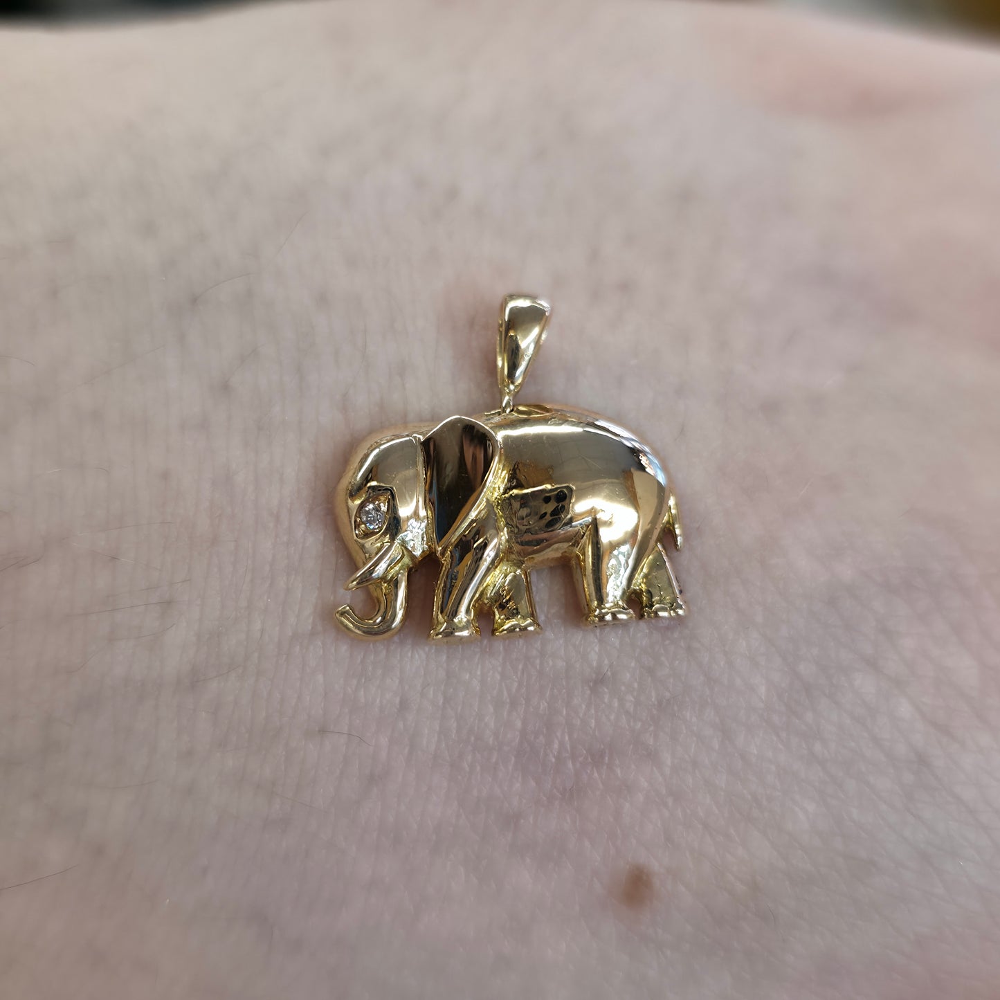 18ct Yellow Gold Vintage Diamond Set Elephant Pendant Piece