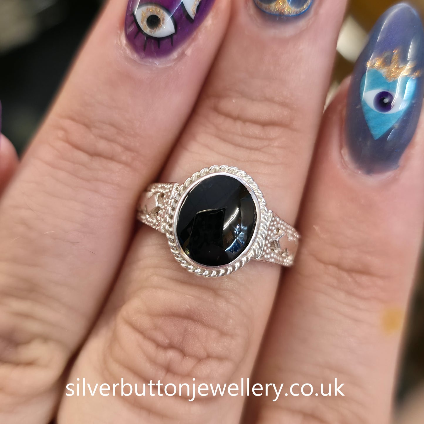 Sterling Silver Vintage Oval Cabochon Whitby Jet Cut Out Shoulder Detail Ring