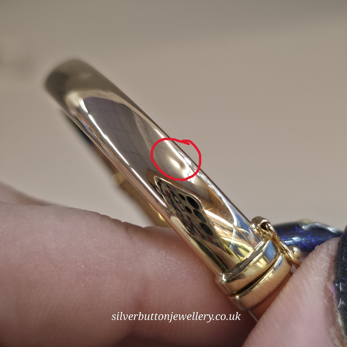 9ct Yellow Gold Oval Hollow Plain Polished Hinged Bangle
