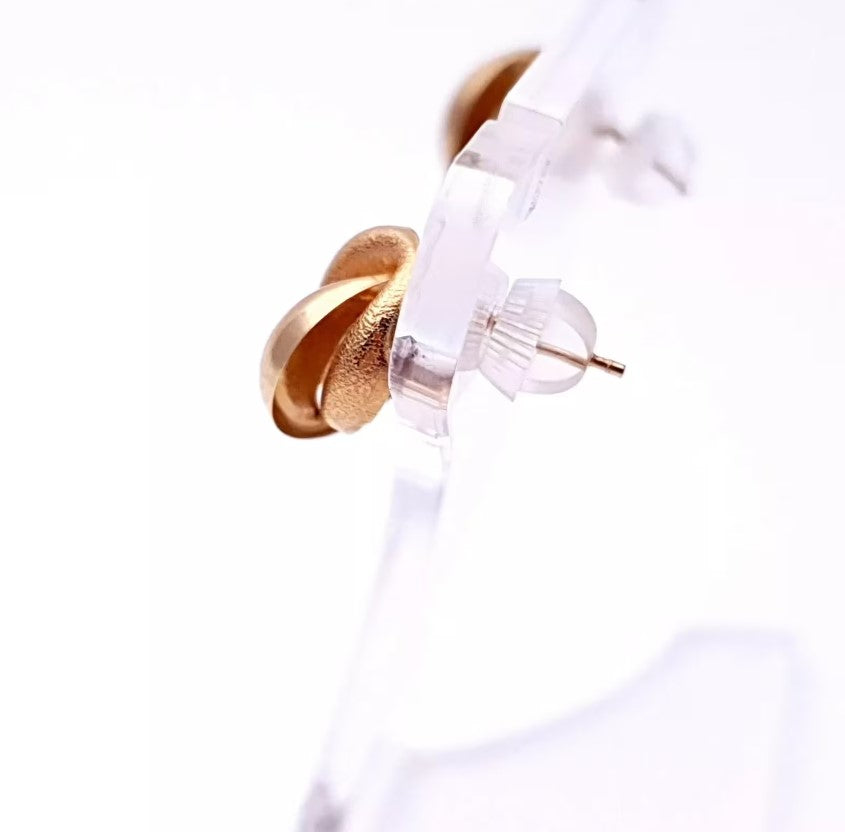 9ct yellow gold interlinking oval stud earrings