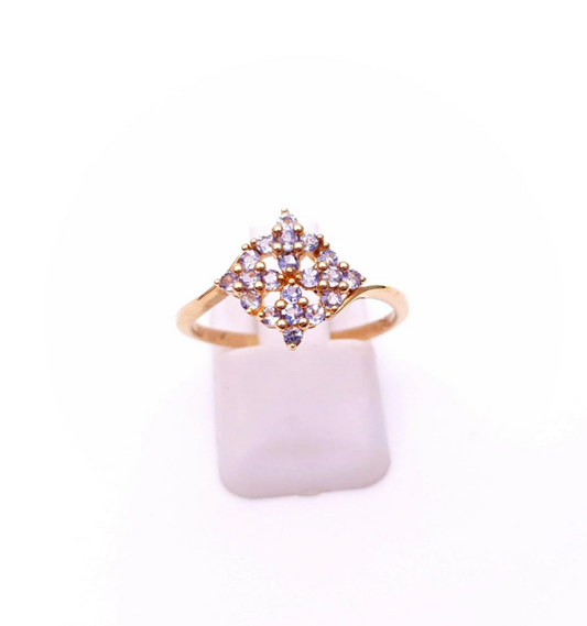 9ct yellow gold lilac stone Diamond shaped Ring