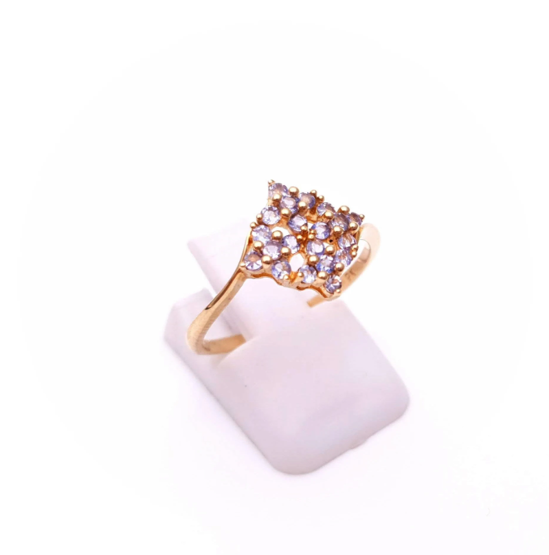 9ct yellow gold lilac stone Diamond shaped Ring