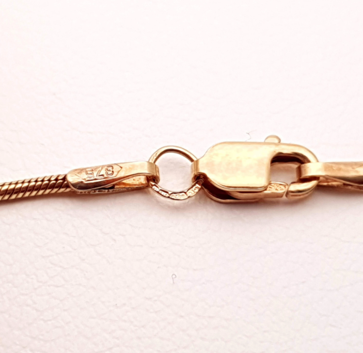 9ct yellow gold garnet and diamond two-tone pendant and chain necklace.