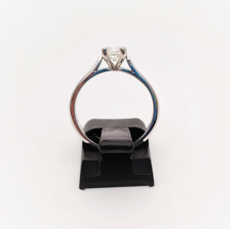 18ct White Gold 0.53ct Solitaire round cut Diamond Ring