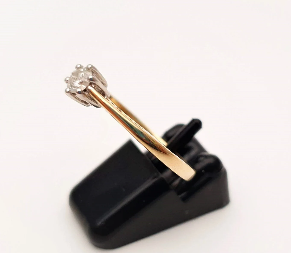 9ct yellow gold 0.15ct diamond solitaire ring