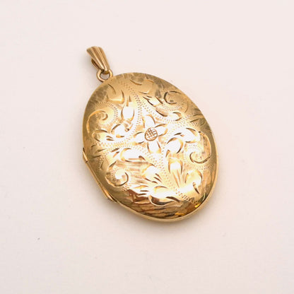 9ct Yellow Gold traditional engraved Oval Locket