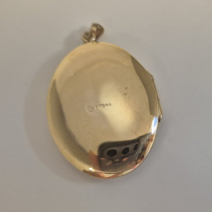 9ct Yellow Gold traditional engraved Oval Locket