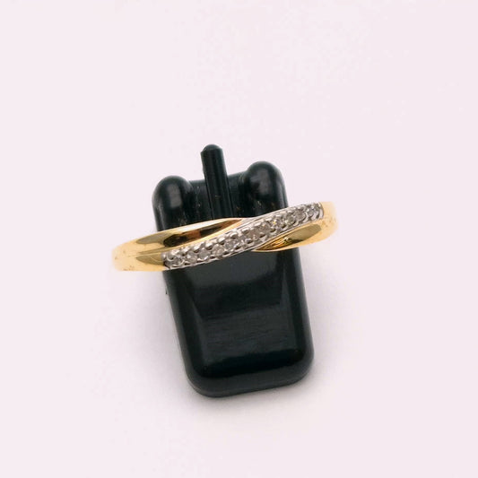 9ct Yellow Gold Diamond crossover ring