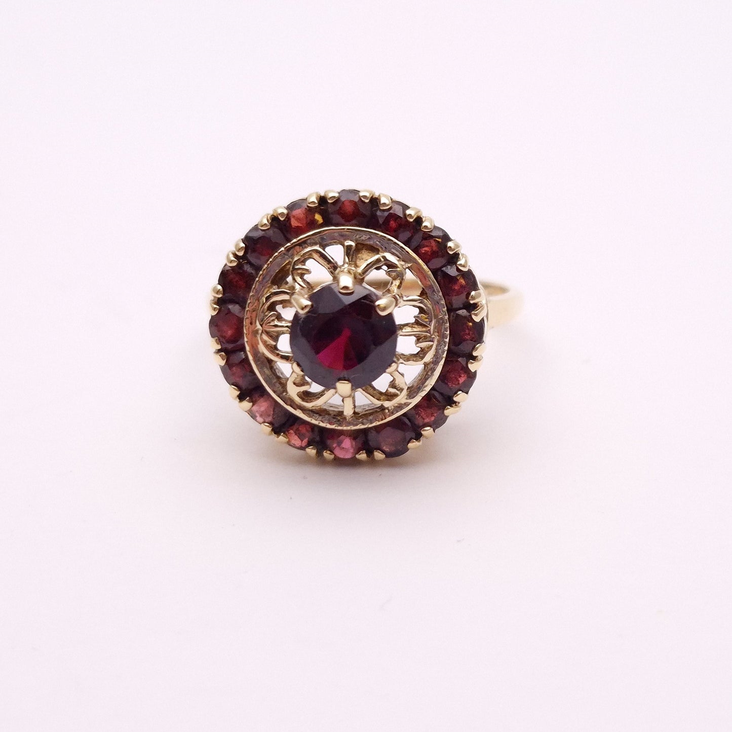 9ct Yellow Gold Vintage Garnet Target Ring