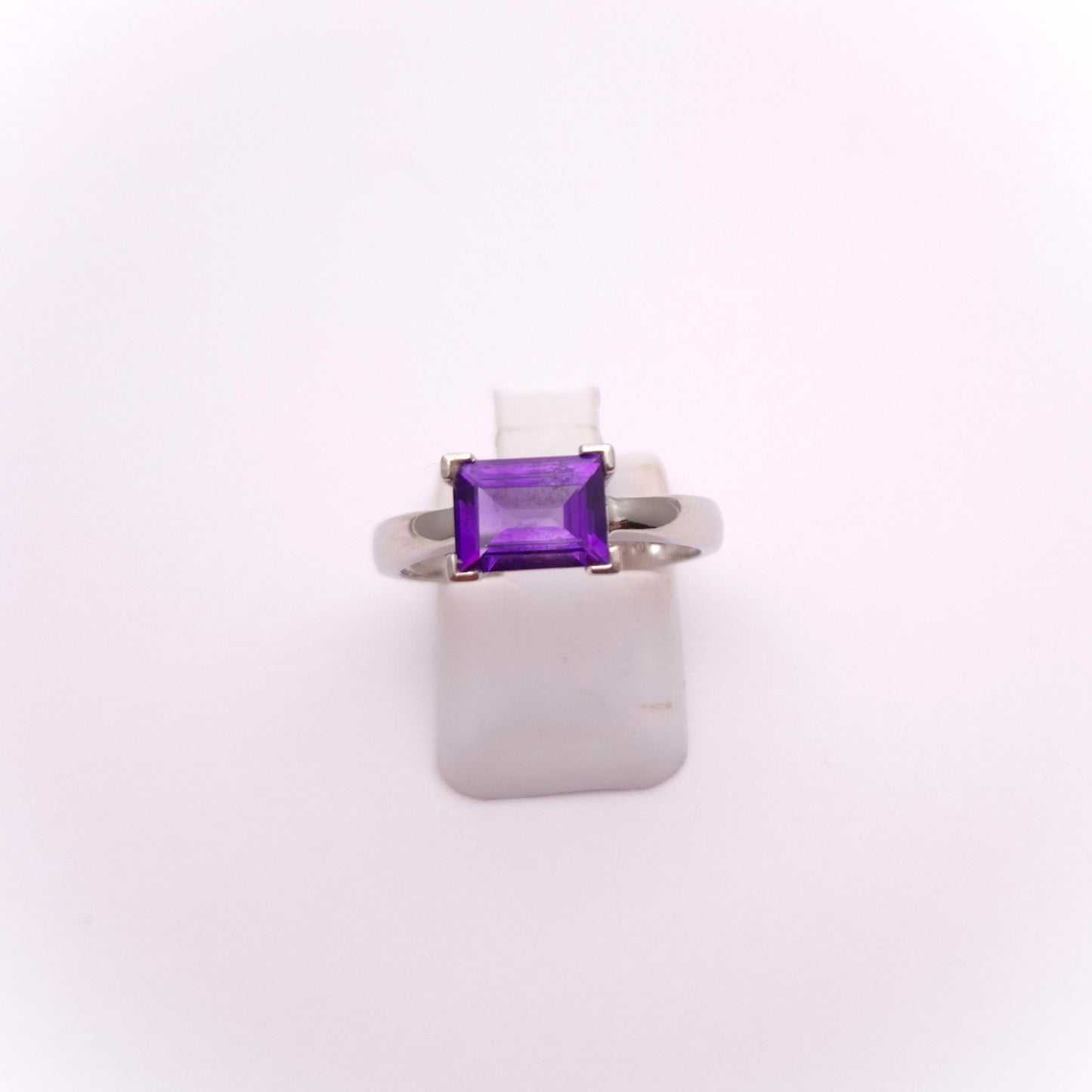 9ct White Gold Rectangular Baguette Cut Amethyst Ring