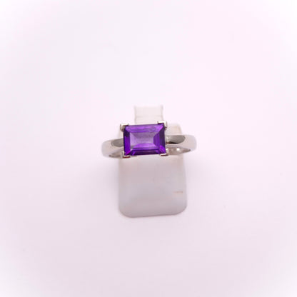 9ct White Gold Rectangular Baguette Cut Amethyst Ring
