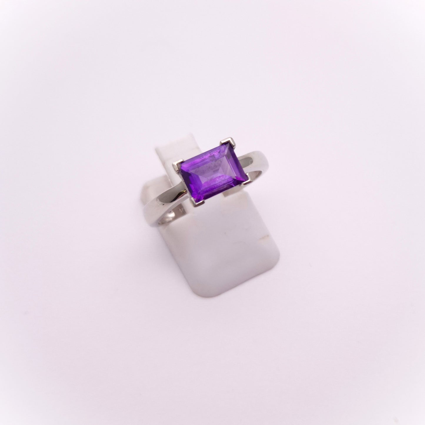 9ct White Gold Rectangular Baguette Cut Amethyst Ring