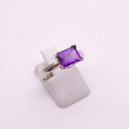 9ct White Gold Rectangular Baguette Cut Amethyst Ring