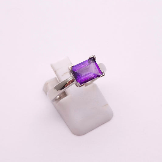 9ct White Gold Rectangular Baguette Cut Amethyst Ring