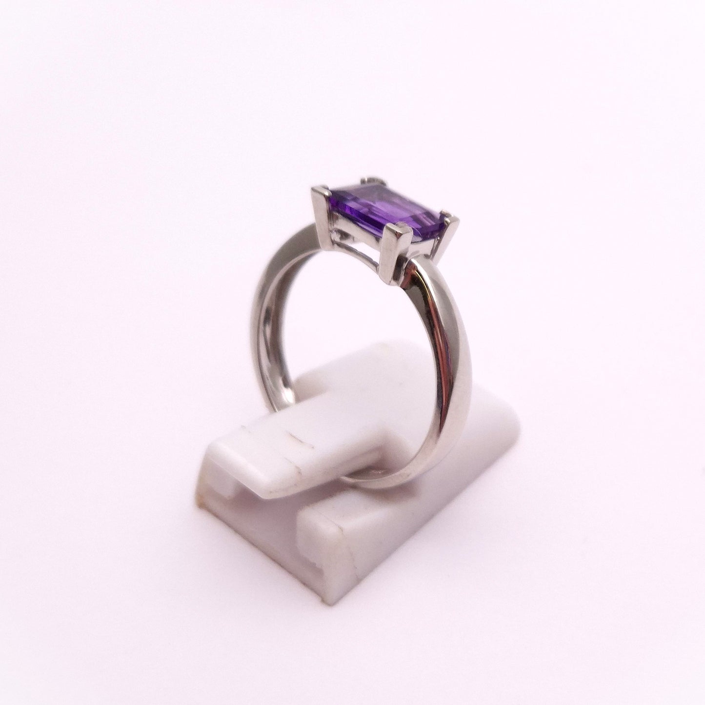 9ct White Gold Rectangular Baguette Cut Amethyst Ring