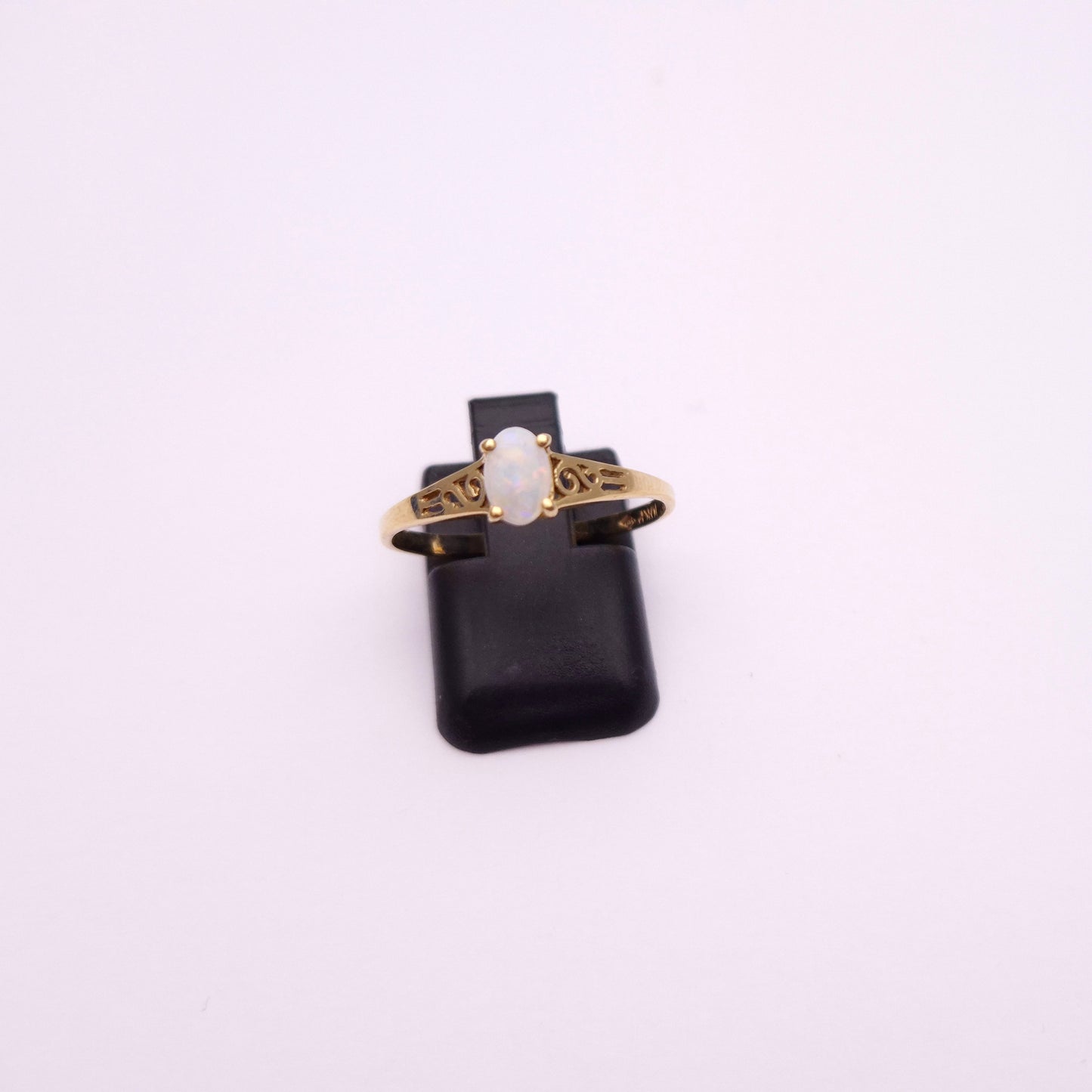 10ct Yellow Gold Opal solitaire ring