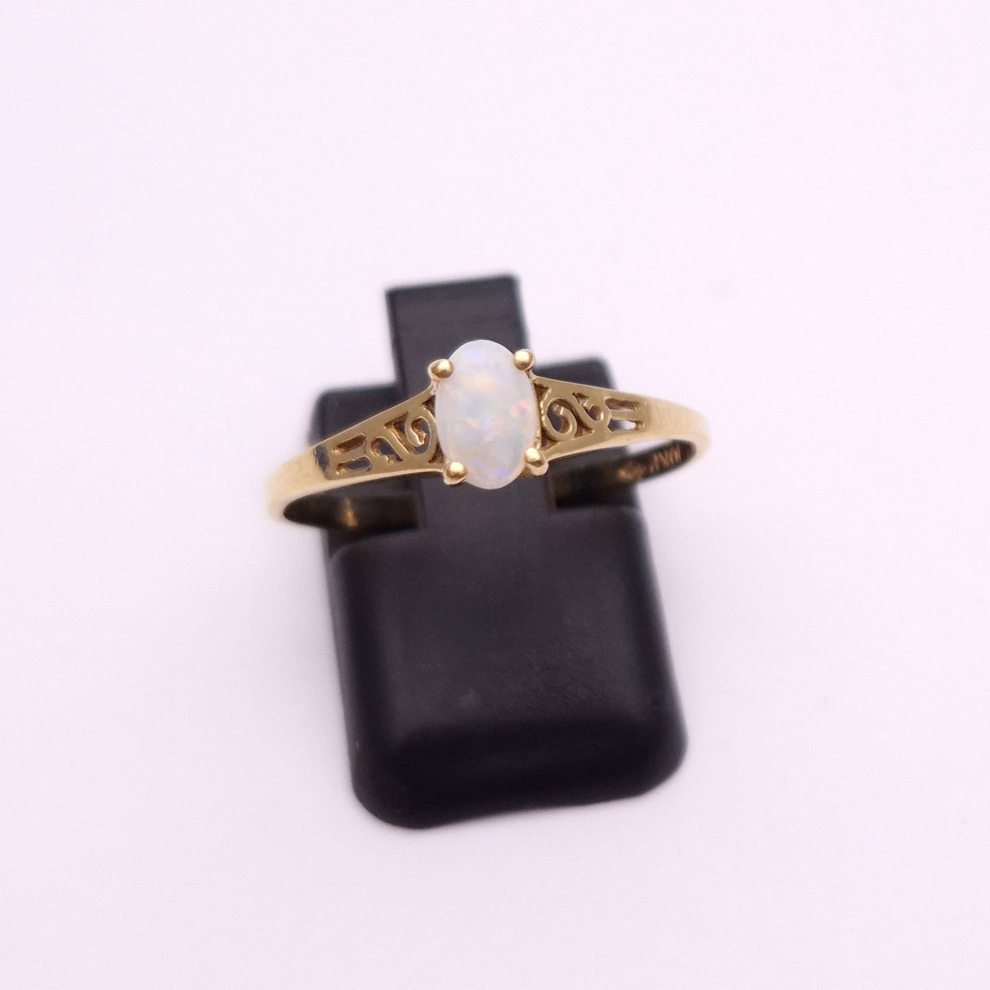 10ct Yellow Gold Opal solitaire ring