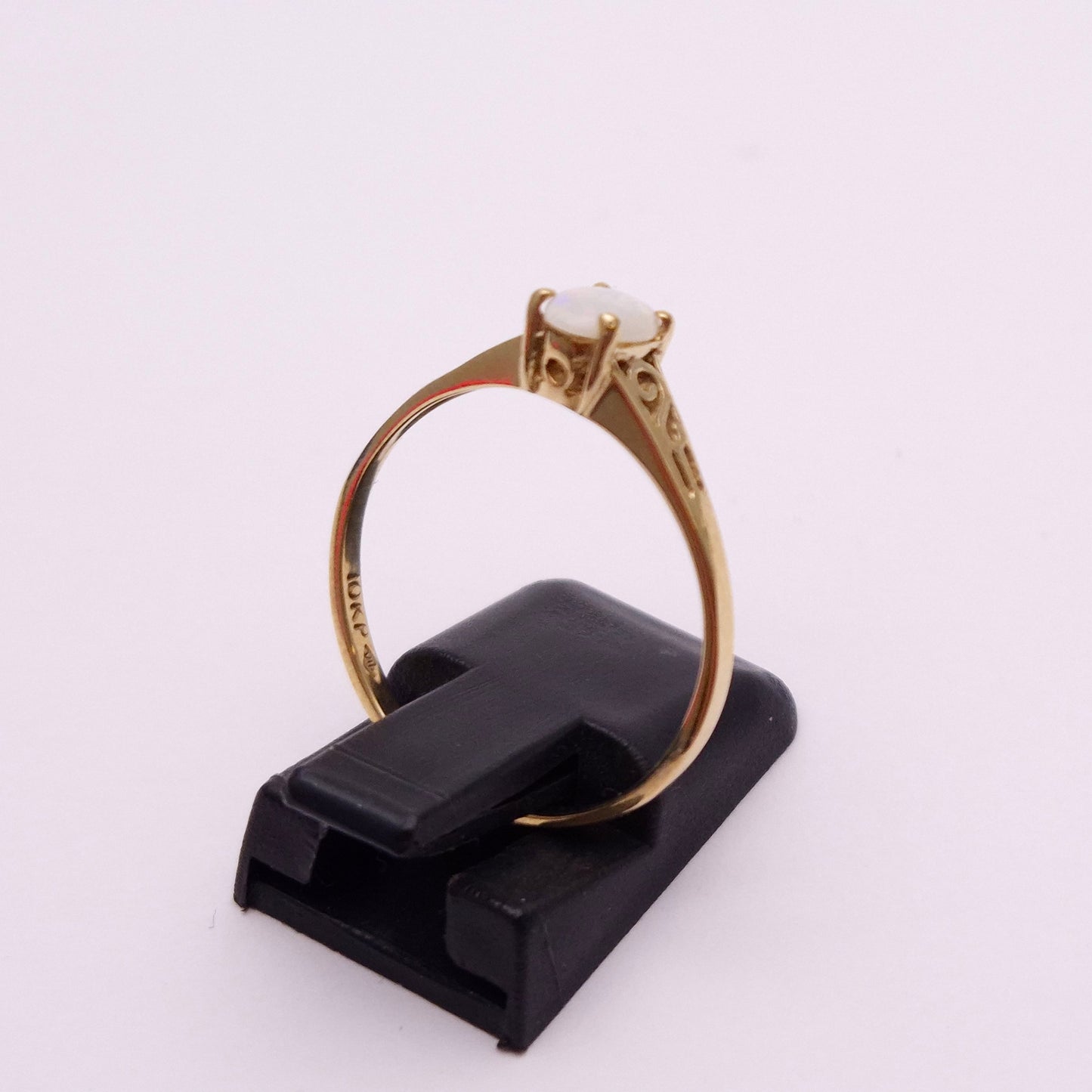 10ct Yellow Gold Opal solitaire ring