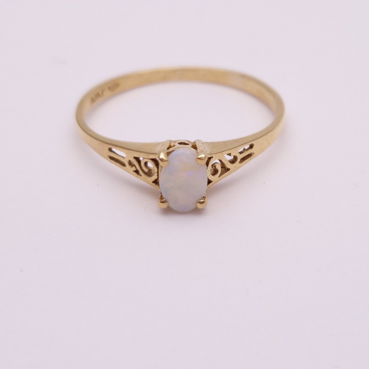 10ct Yellow Gold Opal solitaire ring