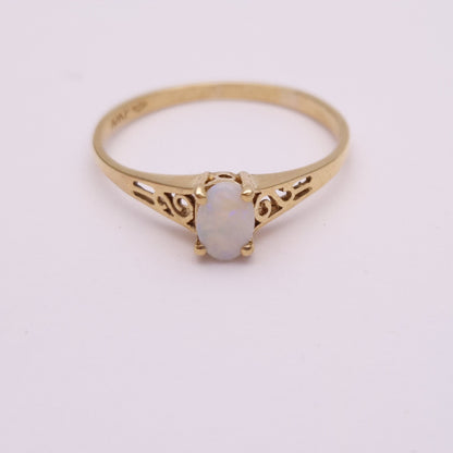 10ct Yellow Gold Opal solitaire ring
