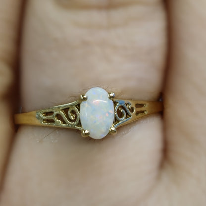 10ct Yellow Gold Opal solitaire ring