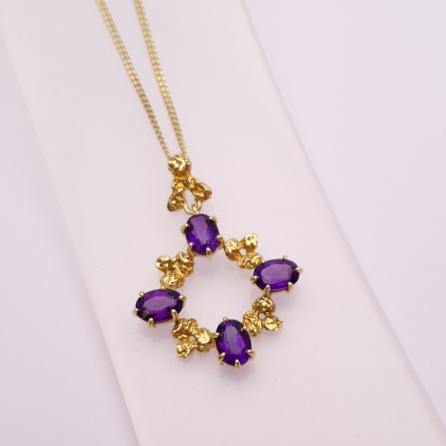 9ct Yellow Gold Amethyst Circular Pendant Necklace