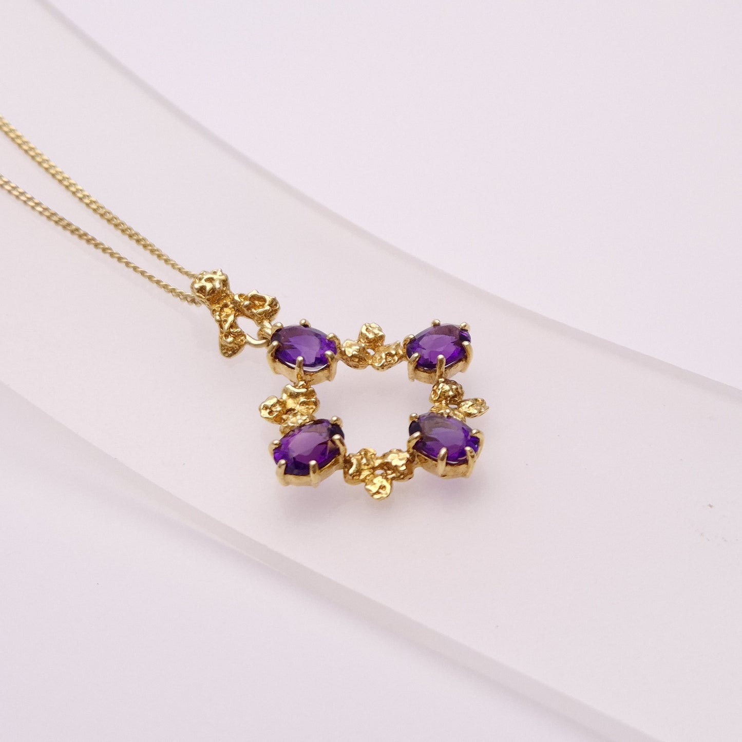 9ct Yellow Gold Amethyst Circular Pendant Necklace