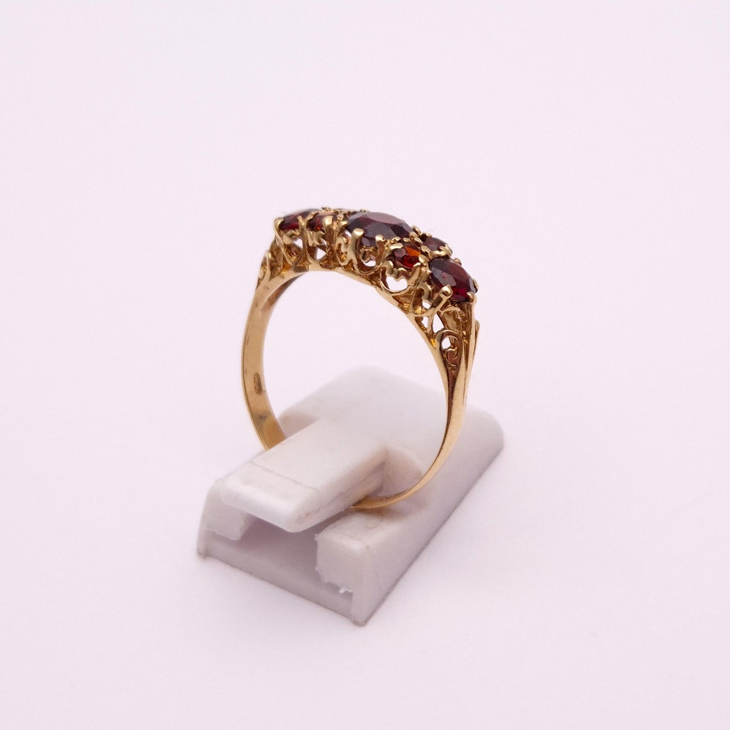 9ct Yellow Gold Multistone Garnet Band Ring