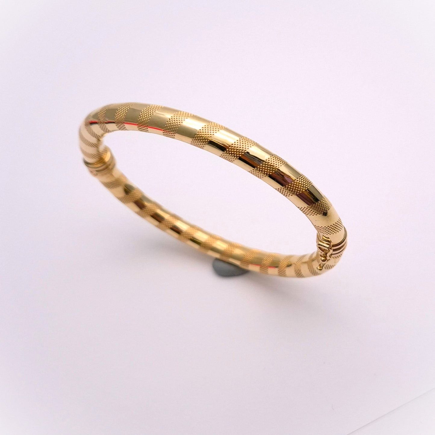 9ct Yellow Gold Textured Stripe Spring Hinged bangle