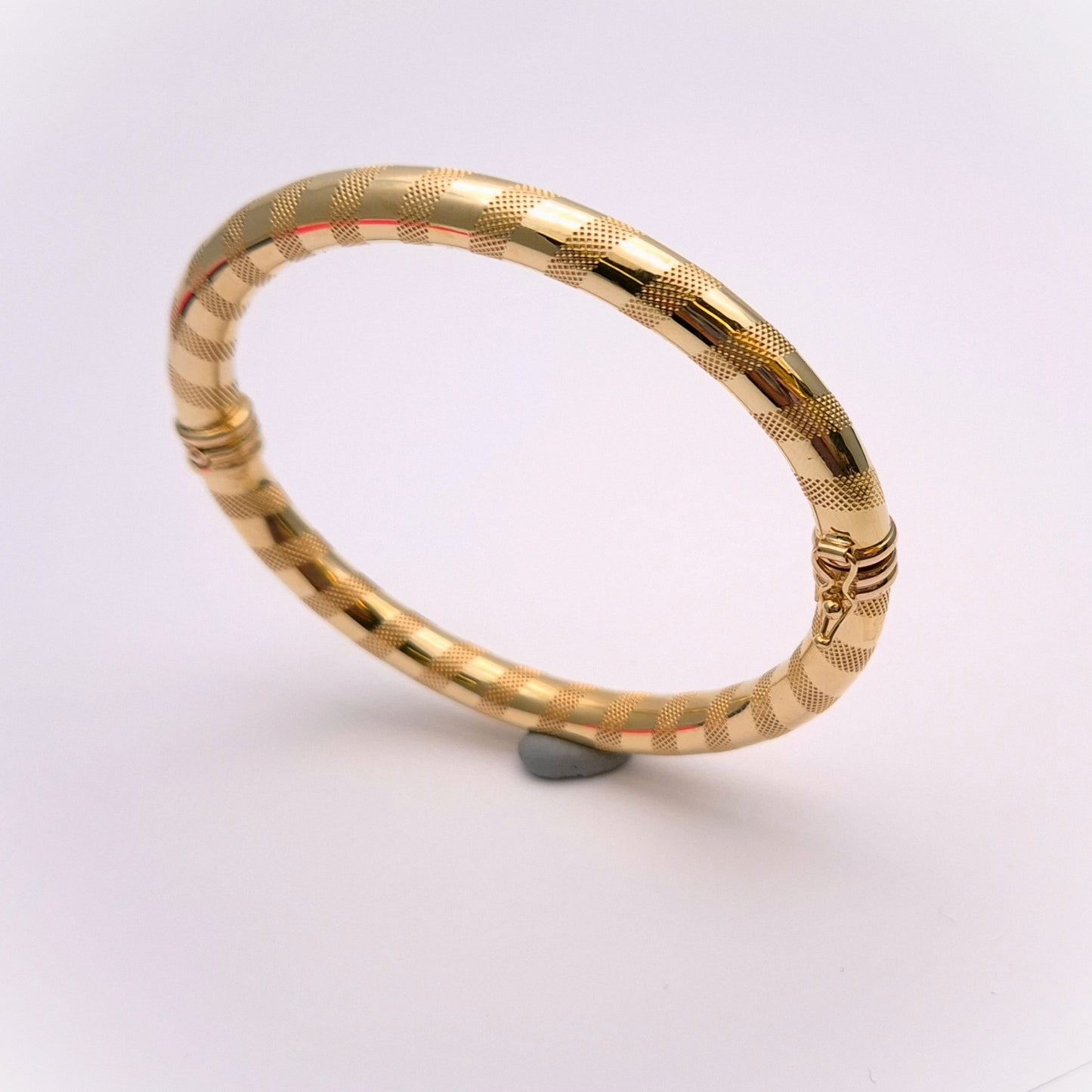 9ct Yellow Gold Textured Stripe Spring Hinged bangle
