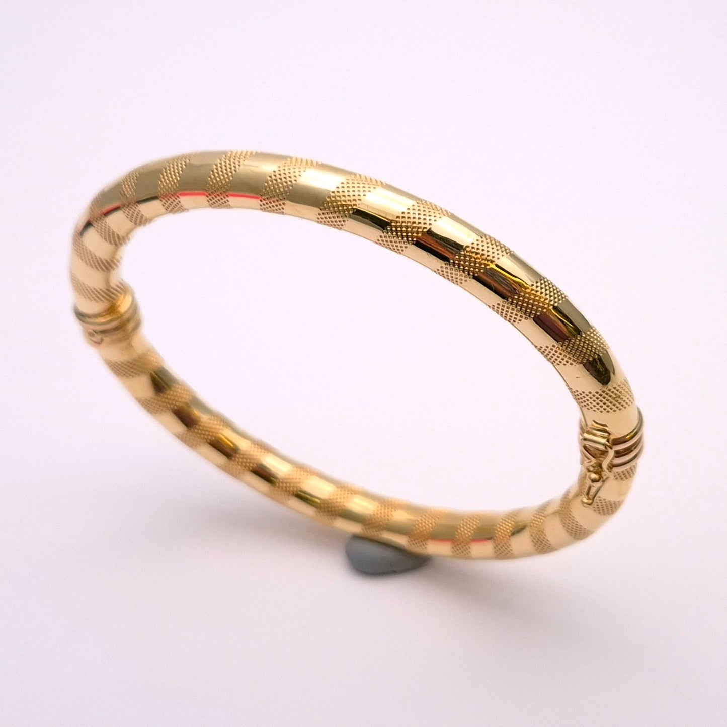 9ct Yellow Gold Textured Stripe Spring Hinged bangle