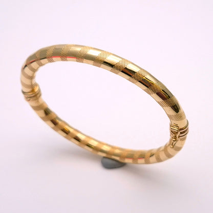 9ct Yellow Gold Textured Stripe Spring Hinged bangle