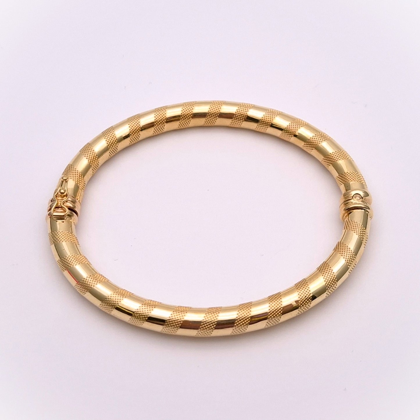 9ct Yellow Gold Textured Stripe Spring Hinged bangle