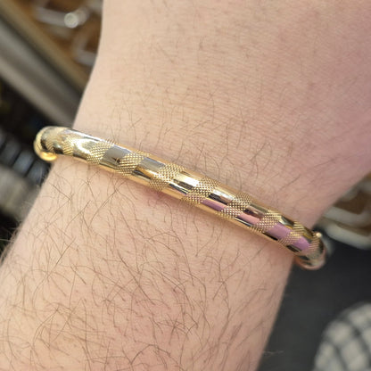 9ct Yellow Gold Textured Stripe Spring Hinged bangle