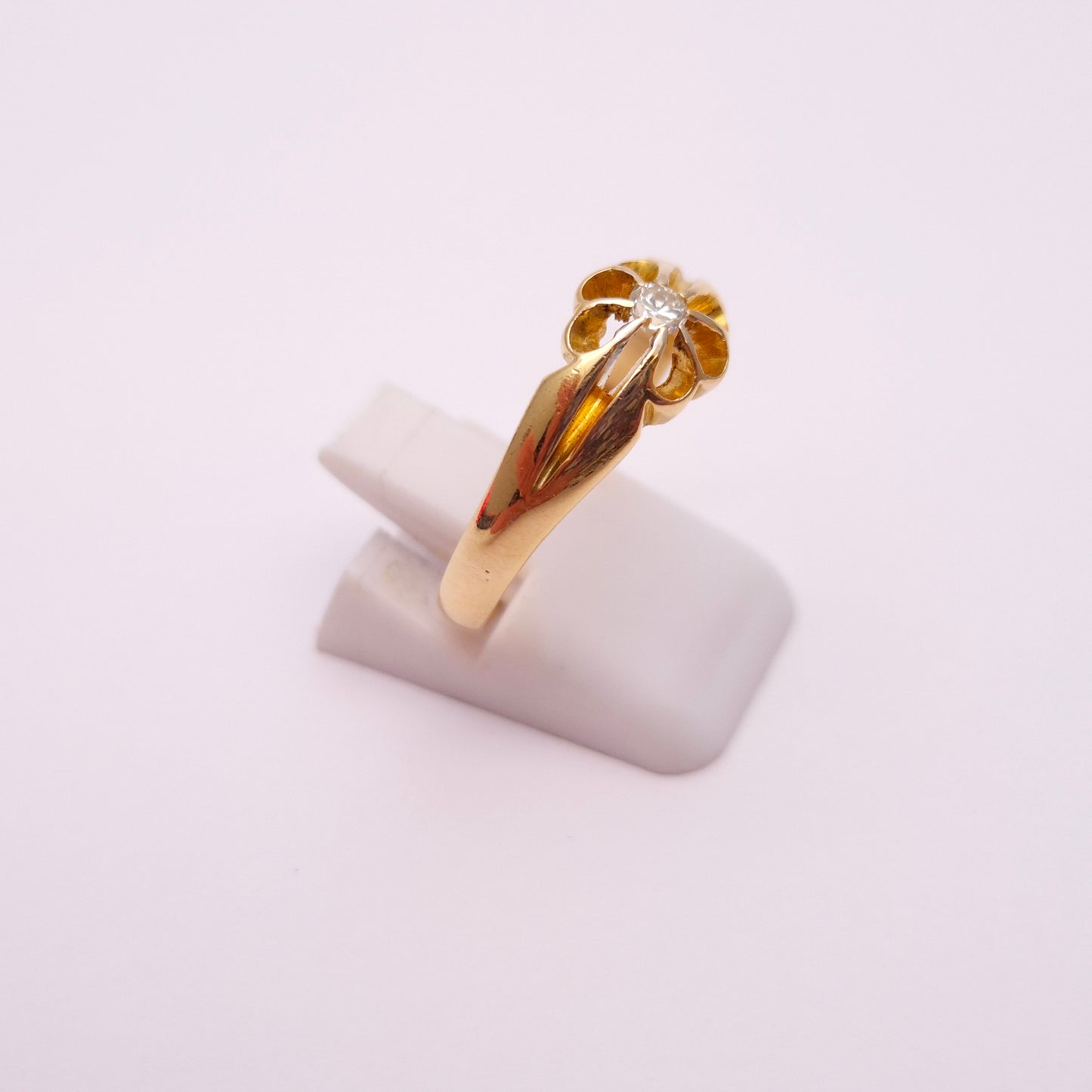 18ct yellow gold diamond solitaire gypsy ring