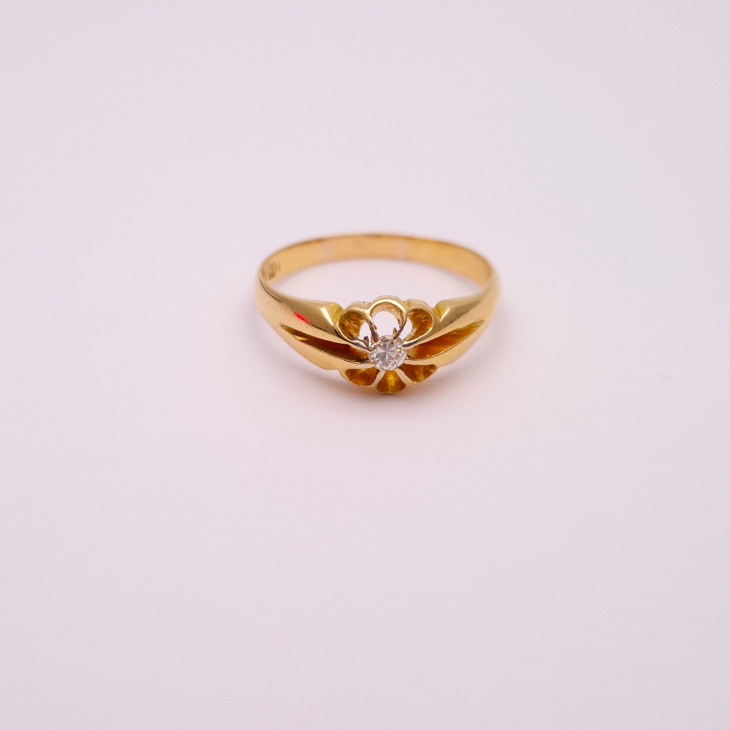 18ct yellow gold diamond solitaire gypsy ring