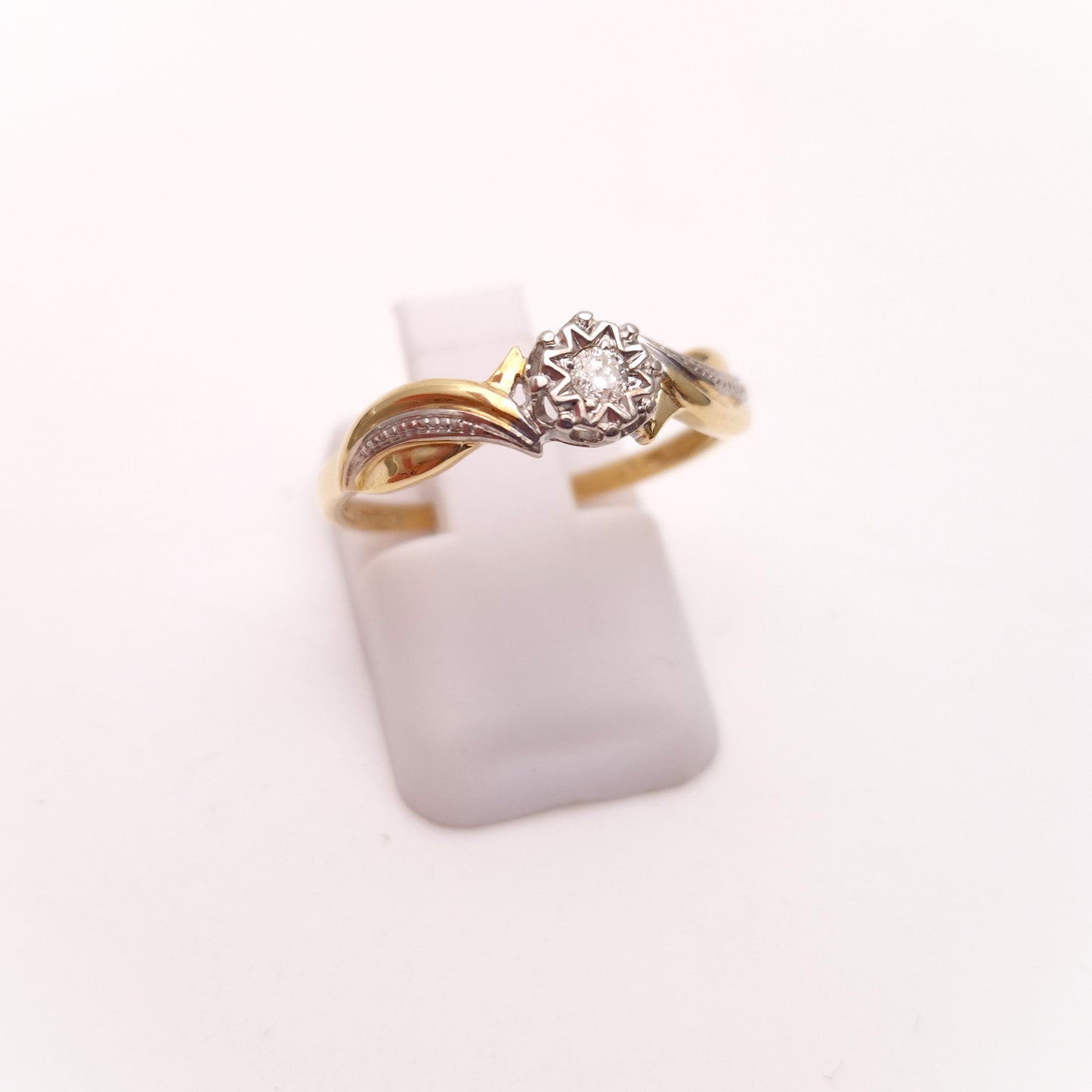 9ct Two Tone Gold Illusion Set Diamond Solitaire Ring