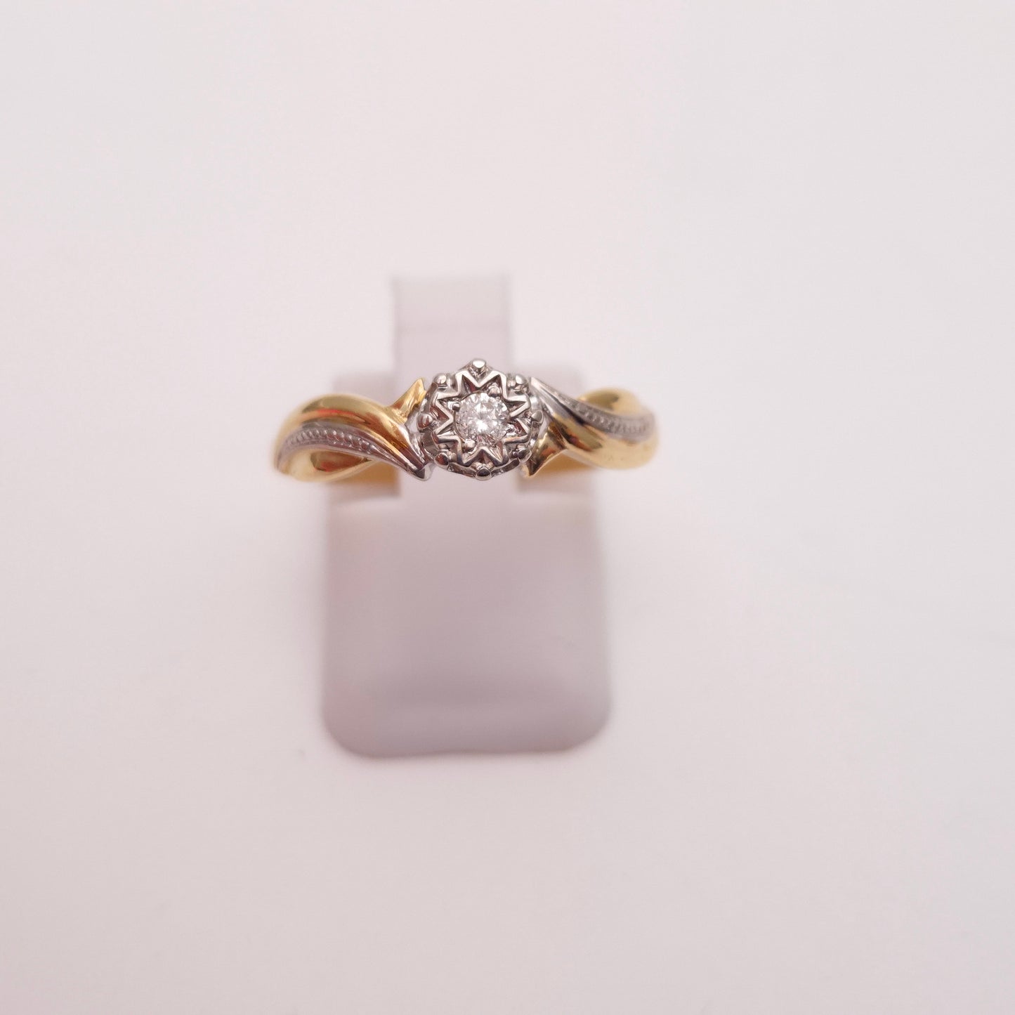 9ct Two Tone Gold Illusion Set Diamond Solitaire Ring