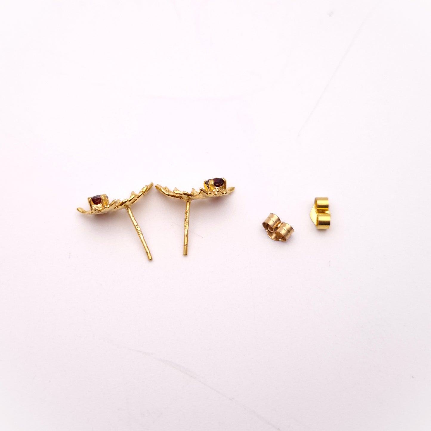 9ct Yellow Gold Garnet Set Leaf Branch Stud Earrings