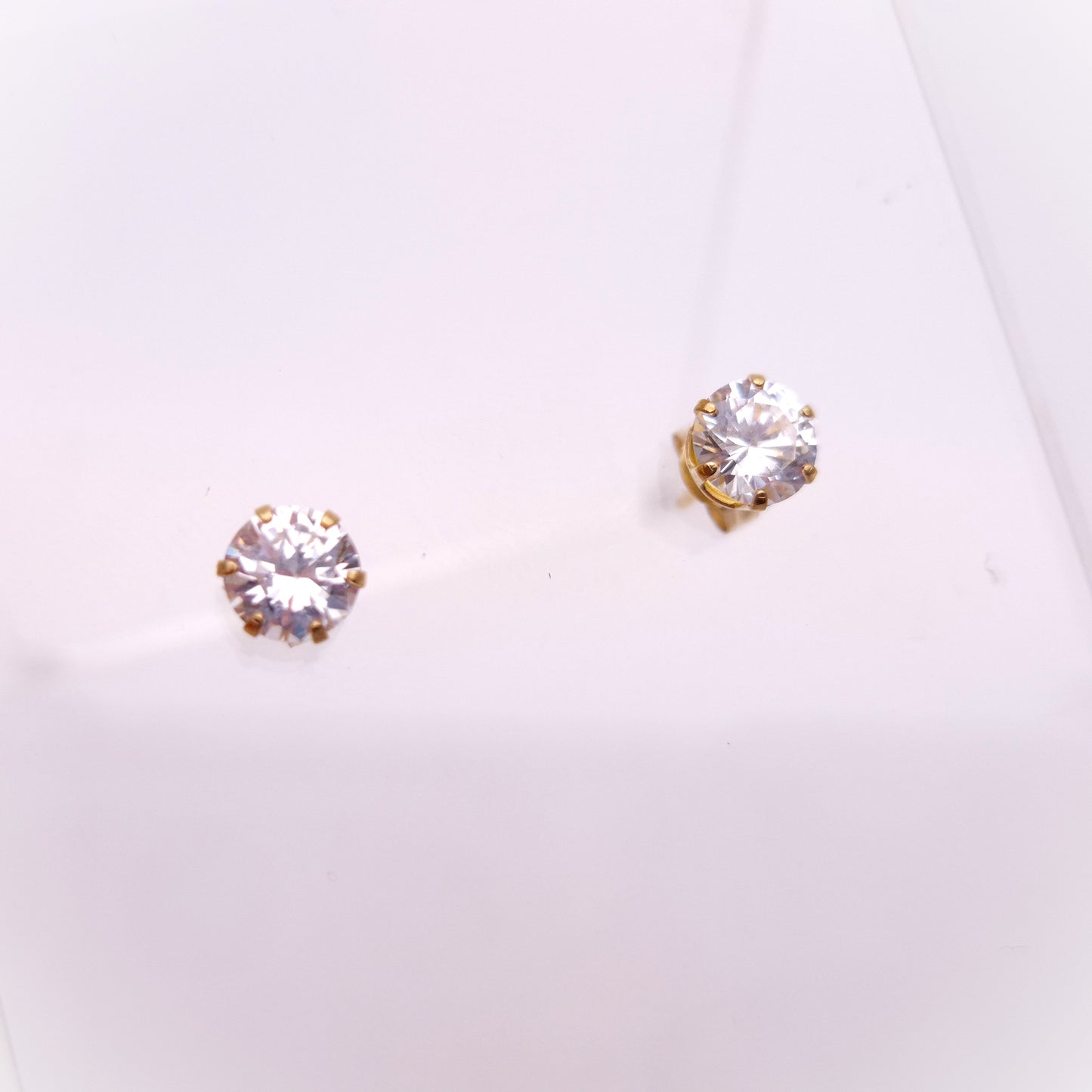 9ct Yellow Gold Cubic Zirconia Solitaire Lightweight Stud Earrings