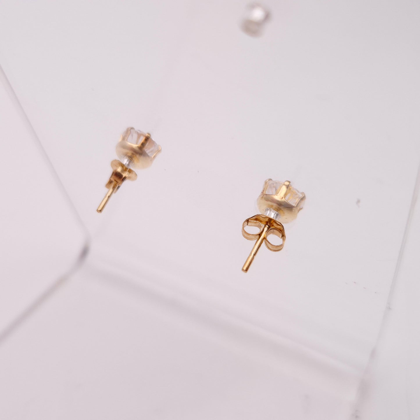 9ct Yellow Gold Cubic Zirconia Solitaire Lightweight Stud Earrings