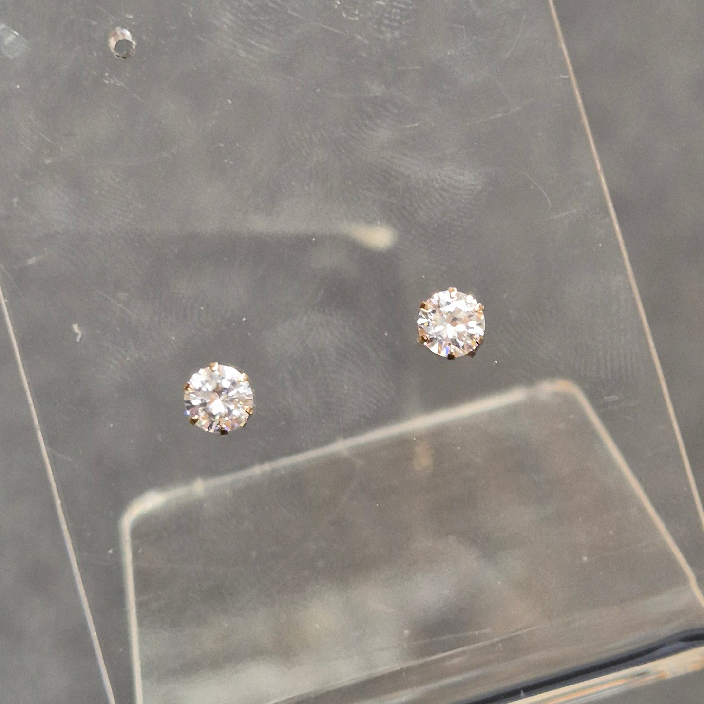 9ct Yellow Gold Cubic Zirconia Solitaire Lightweight Stud Earrings