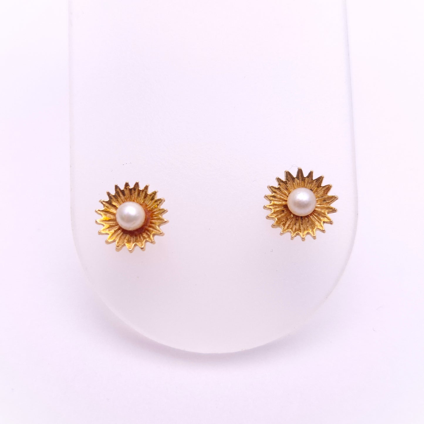 9ct Yellow Gold Pearl Centred Starburst / Flower Stud Earrings